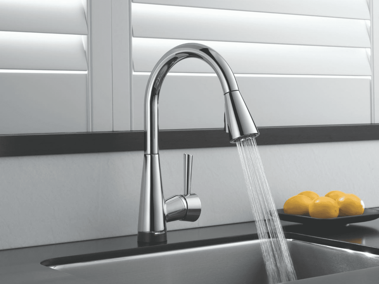 Low-flow kitchen sink pull-down faucet